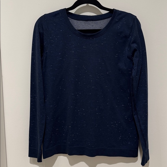 Lululemon Top 💙 - Picture 3 of 5